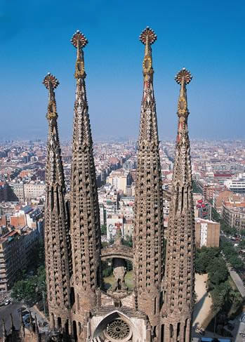 El templo expiatorio de la sagrada familia (en catalán, temple expiatori de la sagrada família), conocido simplemente como la sagrada familia, . Cosas Que Me Gustan Gaudi La Sagrada Familia Fachada Del Nacimiento