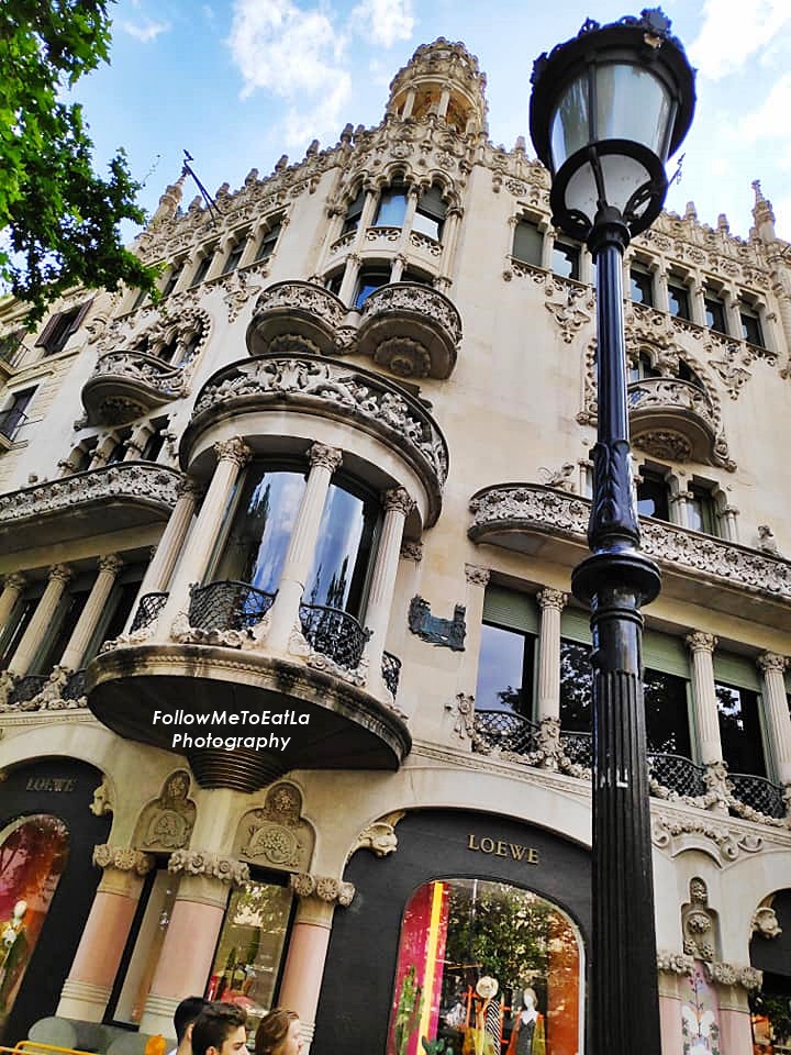 Every friday at 12:30, visitors gather to experience justin ferate's free walking tour through grand central and the surrounding neighborhood. Follow Me To Eat La Malaysian Food Blog Tour To Barcelona Spain Antoni Gaudi Street Tour With Strawberry Tours